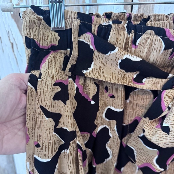 Kori Front Tie Shorts Multi Color Tan with Black & Pink Size Medium NWT - Picture 5 of 7